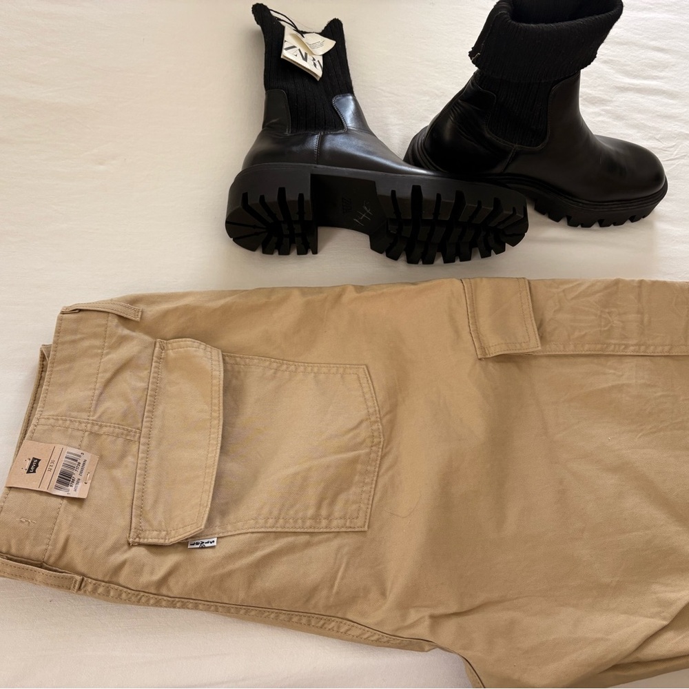 Levi's Beige unisex Cargo Pants size 32-30